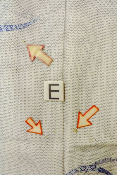 画像18: O0419I 女性用小紋  シルク（正絹） オフ　ホワイト, 芝草 【中古】【USED】【リサイクル】 ★☆☆☆☆【O0419I】 (18)