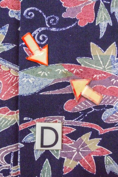 画像17: O0419L 女性用小紋  シルク（正絹） 深い藍, ぼたん 【中古】【USED】【リサイクル】 ★★☆☆☆【O0419L】 (17)