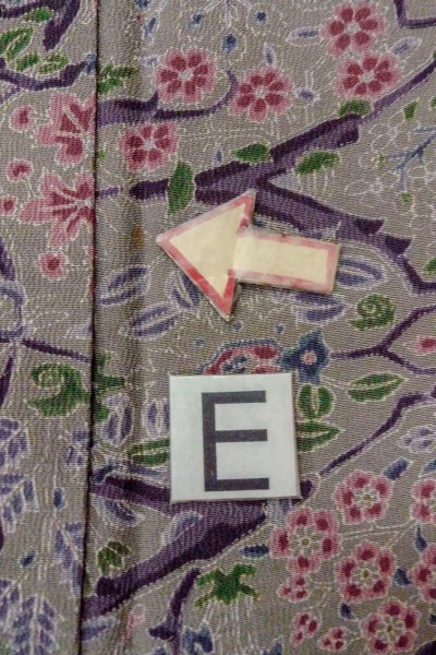 画像18: O0419M 女性用小紋  シルク（正絹） 淡い灰色がかったオリーブ, 花 【中古】【USED】【リサイクル】 ★★★☆☆【O0419M】 (18)