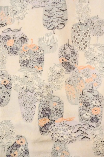 画像4: O0419N 女性用小紋  シルク（正絹） オフ　ホワイト, ぼたん 【中古】【USED】【リサイクル】 ★☆☆☆☆【O0419N】 (4)