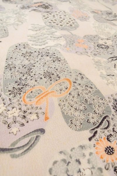 画像10: O0419N 女性用小紋  シルク（正絹） オフ　ホワイト, ぼたん 【中古】【USED】【リサイクル】 ★☆☆☆☆【O0419N】 (10)