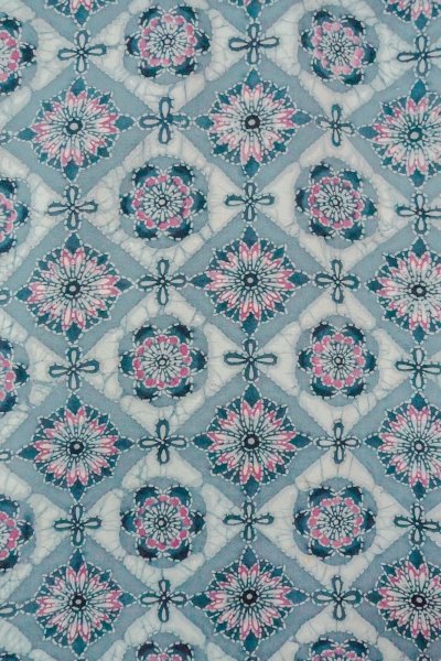 画像4: O0419R 女性用小紋  シルク（正絹） 淡い灰色, 花 【中古】【USED】【リサイクル】 ★★☆☆☆【O0419R】 (4)