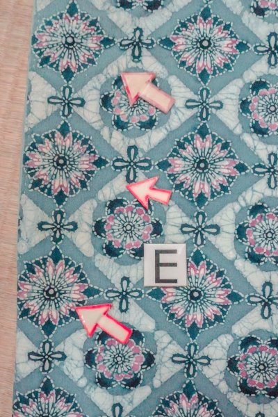 画像18: O0419R 女性用小紋  シルク（正絹） 淡い灰色, 花 【中古】【USED】【リサイクル】 ★★☆☆☆【O0419R】 (18)