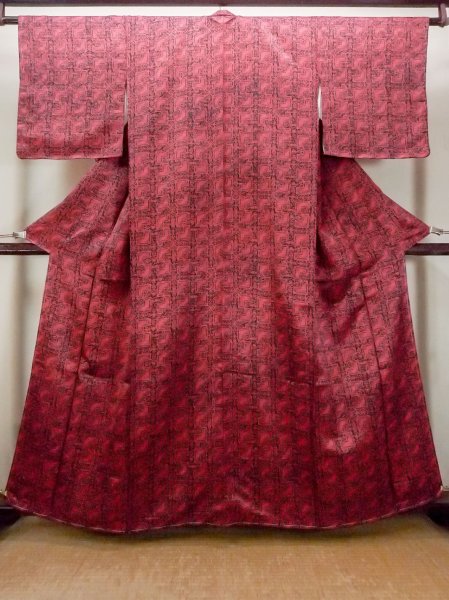 画像1: O0419T 女性用小紋  シルク（正絹） 深い赤色, 唐花 【中古】【USED】【リサイクル】 ★★★★☆【O0419T】 (1)