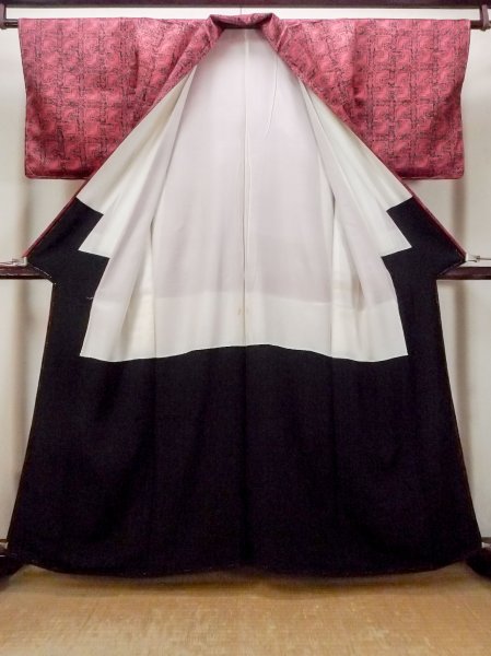 画像2: O0419T 女性用小紋  シルク（正絹） 深い赤色, 唐花 【中古】【USED】【リサイクル】 ★★★★☆【O0419T】 (2)