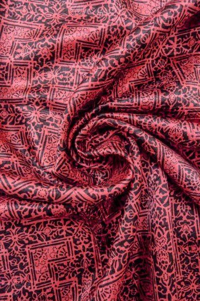 画像11: O0419T 女性用小紋  シルク（正絹） 深い赤色, 唐花 【中古】【USED】【リサイクル】 ★★★★☆【O0419T】 (11)