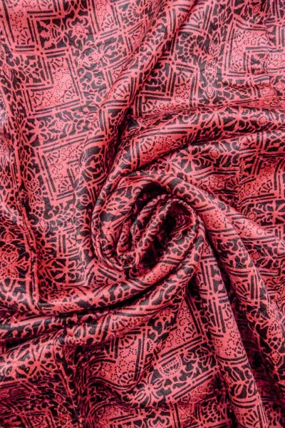 画像12: O0419T 女性用小紋  シルク（正絹） 深い赤色, 唐花 【中古】【USED】【リサイクル】 ★★★★☆【O0419T】 (12)