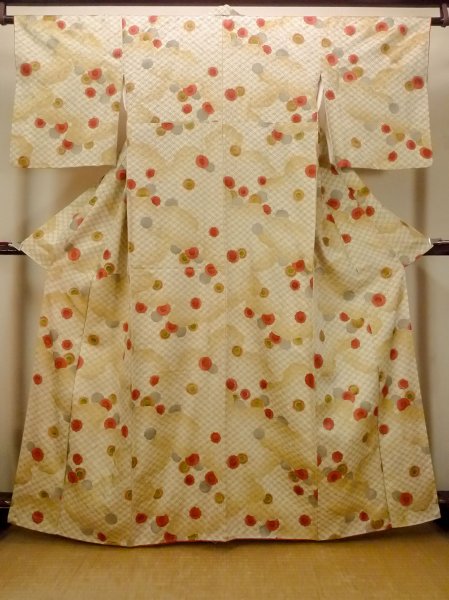 画像1: O0419U 女性用小紋  シルク（正絹） 淡い黄色, 花 【中古】【USED】【リサイクル】 ★★★☆☆【O0419U】 (1)