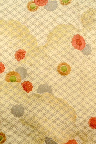 画像4: O0419U 女性用小紋  シルク（正絹） 淡い黄色, 花 【中古】【USED】【リサイクル】 ★★★☆☆【O0419U】 (4)