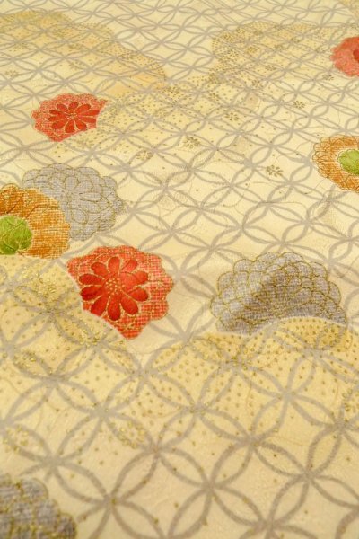 画像10: O0419U 女性用小紋  シルク（正絹） 淡い黄色, 花 【中古】【USED】【リサイクル】 ★★★☆☆【O0419U】 (10)