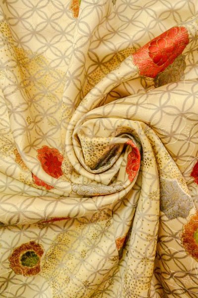 画像11: O0419U 女性用小紋  シルク（正絹） 淡い黄色, 花 【中古】【USED】【リサイクル】 ★★★☆☆【O0419U】 (11)