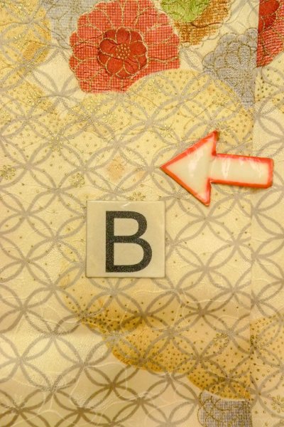 画像14: O0419U 女性用小紋  シルク（正絹） 淡い黄色, 花 【中古】【USED】【リサイクル】 ★★★☆☆【O0419U】 (14)