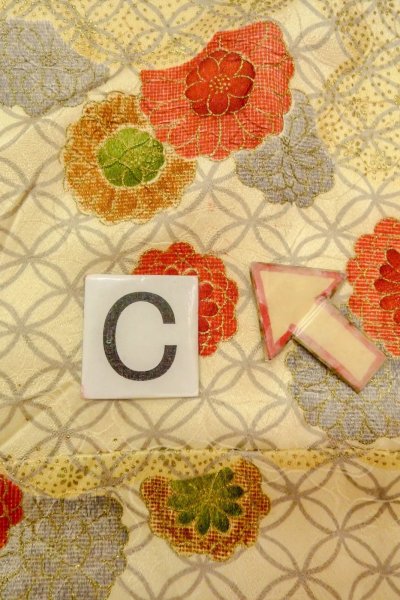 画像15: O0419U 女性用小紋  シルク（正絹） 淡い黄色, 花 【中古】【USED】【リサイクル】 ★★★☆☆【O0419U】 (15)