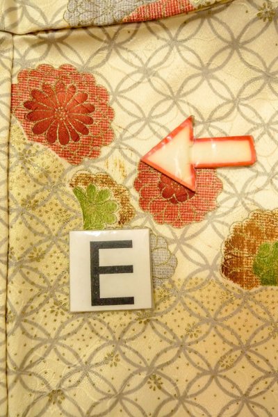 画像17: O0419U 女性用小紋  シルク（正絹） 淡い黄色, 花 【中古】【USED】【リサイクル】 ★★★☆☆【O0419U】 (17)