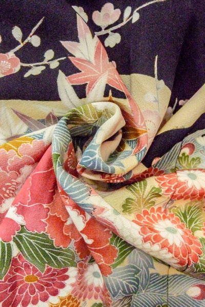 画像20: O0509A 女性用留袖 加賀友禅 シルク（正絹） 黒, ぼたん 【中古】【USED】【リサイクル】 ★★★☆☆【O0509A】 (20)