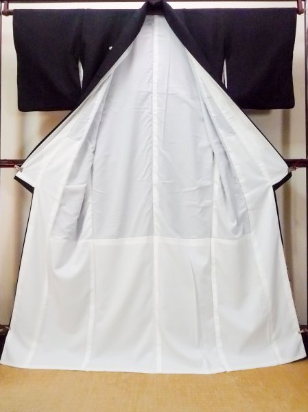 画像3: O0509B 女性用留袖  化繊 黒, 桜 【中古】【USED】【リサイクル】 ★★★★☆【O0509B】 (3)