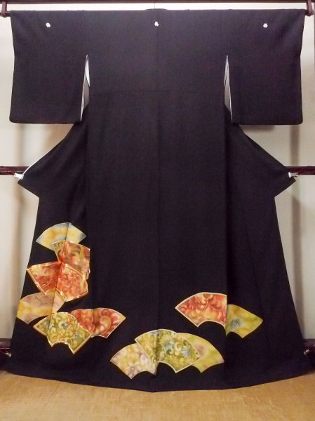 画像1: O0509E 女性用留袖  シルク（正絹） 黒, 花 【中古】【USED】【リサイクル】 ★★★☆☆【O0509E】 (1)