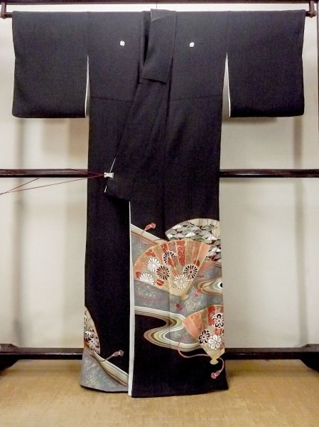 画像2: O0509J 女性用留袖  シルク（正絹） 黒, 菊 【中古】【USED】【リサイクル】 ★★★☆☆【O0509J】 (2)