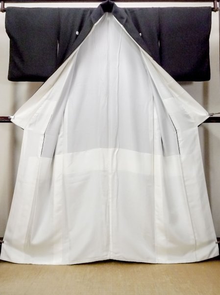 画像3: O0509J 女性用留袖  シルク（正絹） 黒, 菊 【中古】【USED】【リサイクル】 ★★★☆☆【O0509J】 (3)