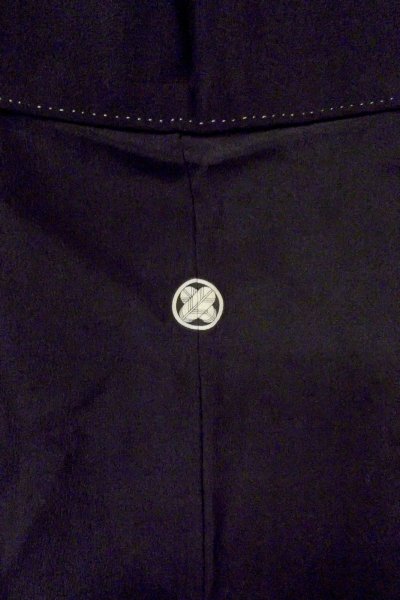 画像4: O0509J 女性用留袖  シルク（正絹） 黒, 菊 【中古】【USED】【リサイクル】 ★★★☆☆【O0509J】 (4)