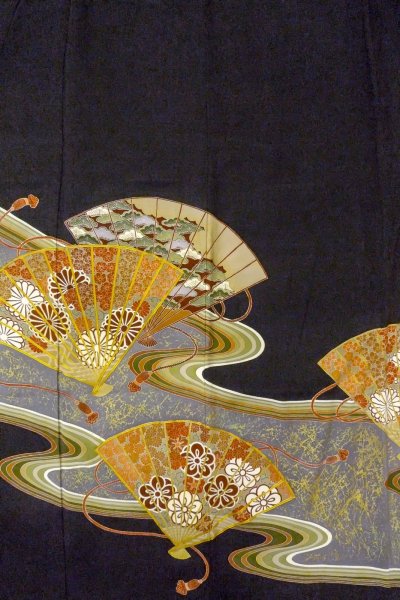 画像5: O0509J 女性用留袖  シルク（正絹） 黒, 菊 【中古】【USED】【リサイクル】 ★★★☆☆【O0509J】 (5)