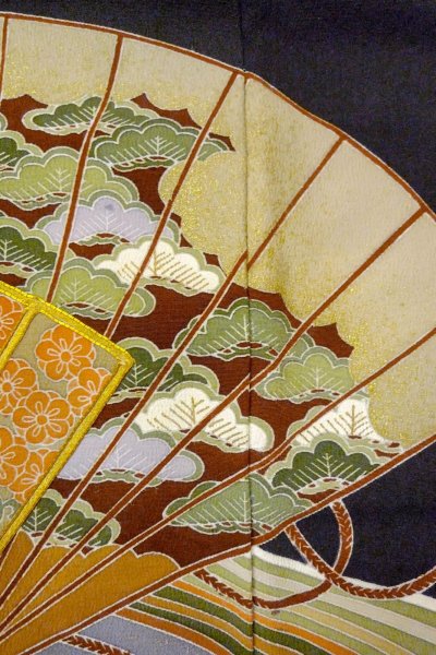 画像8: O0509J 女性用留袖  シルク（正絹） 黒, 菊 【中古】【USED】【リサイクル】 ★★★☆☆【O0509J】 (8)