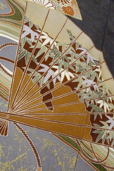 画像16: O0509J 女性用留袖  シルク（正絹） 黒, 菊 【中古】【USED】【リサイクル】 ★★★☆☆【O0509J】 (16)