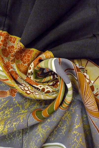 画像17: O0509J 女性用留袖  シルク（正絹） 黒, 菊 【中古】【USED】【リサイクル】 ★★★☆☆【O0509J】 (17)