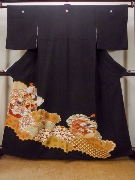 画像1: O0509K 女性用留袖  シルク（正絹） 黒, 菊 【中古】【USED】【リサイクル】 ★★★☆☆【O0509K】 (1)