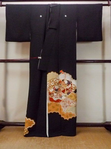 画像2: O0509K 女性用留袖  シルク（正絹） 黒, 菊 【中古】【USED】【リサイクル】 ★★★☆☆【O0509K】 (2)