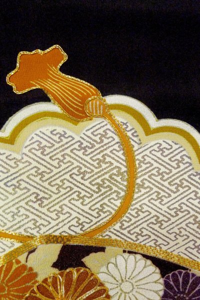 画像8: O0509K 女性用留袖  シルク（正絹） 黒, 菊 【中古】【USED】【リサイクル】 ★★★☆☆【O0509K】 (8)