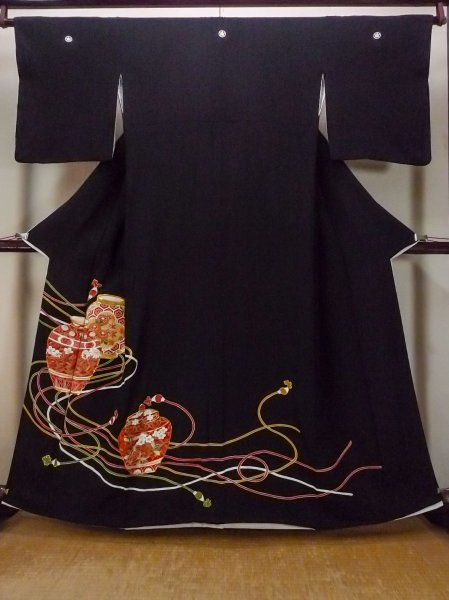 画像1: O0509L 女性用留袖  シルク（正絹） 黒, ぼたん 【中古】【USED】【リサイクル】 ★★★☆☆【O0509L】 (1)