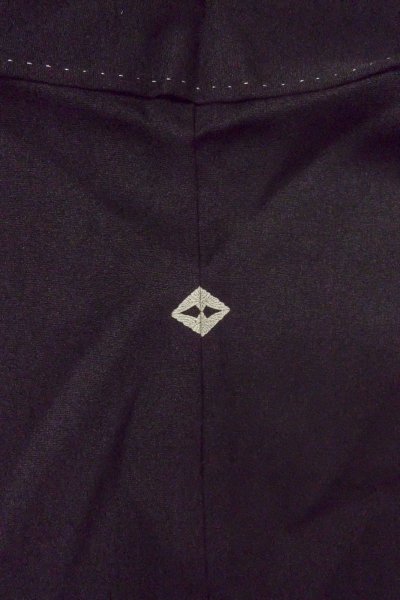 画像4: O0509N 女性用留袖  シルク（正絹） 黒, 房付き紐 【中古】【USED】【リサイクル】 ★★★☆☆【O0509N】 (4)