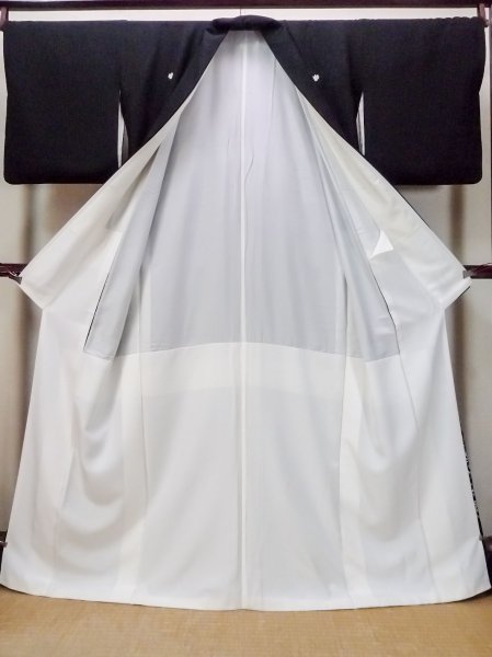 画像3: O0509O 女性用留袖  シルク（正絹） 黒, 桜 【中古】【USED】【リサイクル】 ★★★☆☆【O0509O】 (3)