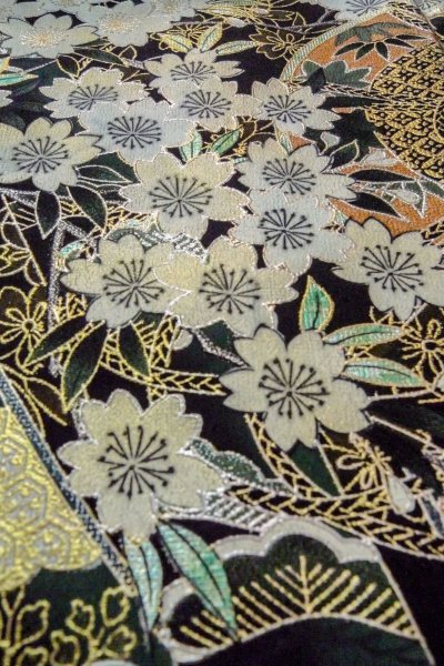 画像14: O0509O 女性用留袖  シルク（正絹） 黒, 桜 【中古】【USED】【リサイクル】 ★★★☆☆【O0509O】 (14)