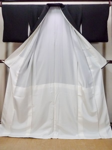 画像3: O0509Q 女性用留袖  シルク（正絹） 黒, 菊 【中古】【USED】【リサイクル】 ★★☆☆☆【O0509Q】 (3)