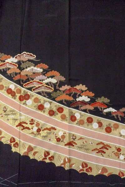 画像5: O0509Q 女性用留袖  シルク（正絹） 黒, 菊 【中古】【USED】【リサイクル】 ★★☆☆☆【O0509Q】 (5)