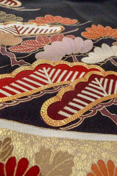 画像10: O0509Q 女性用留袖  シルク（正絹） 黒, 菊 【中古】【USED】【リサイクル】 ★★☆☆☆【O0509Q】 (10)