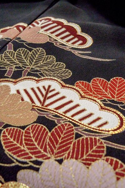 画像11: O0509Q 女性用留袖  シルク（正絹） 黒, 菊 【中古】【USED】【リサイクル】 ★★☆☆☆【O0509Q】 (11)
