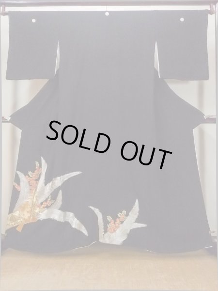 画像1: O0509R 女性用留袖  シルク（正絹） 黒, 花 【中古】【USED】【リサイクル】 ★★☆☆☆【O0509R】 (1)