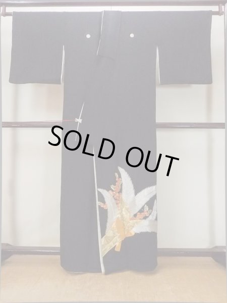 画像2: O0509R 女性用留袖  シルク（正絹） 黒, 花 【中古】【USED】【リサイクル】 ★★☆☆☆【O0509R】 (2)