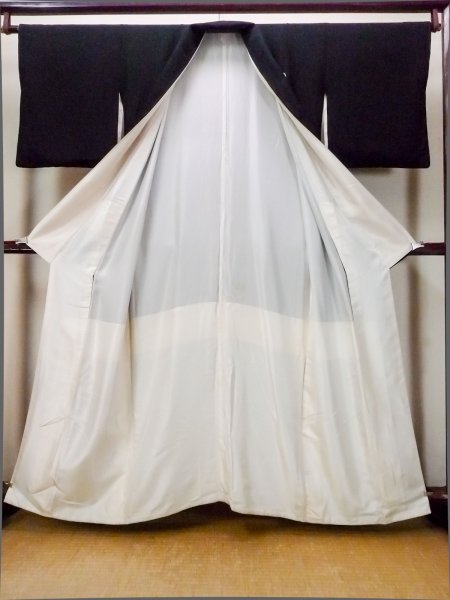 画像3: O0509R 女性用留袖  シルク（正絹） 黒, 花 【中古】【USED】【リサイクル】 ★★☆☆☆【O0509R】 (3)