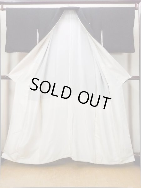 画像3: O0509R 女性用留袖  シルク（正絹） 黒, 花 【中古】【USED】【リサイクル】 ★★☆☆☆【O0509R】 (3)