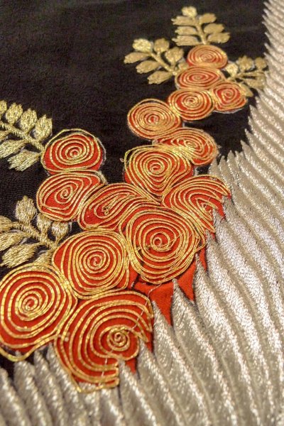 画像10: O0509R 女性用留袖  シルク（正絹） 黒, 花 【中古】【USED】【リサイクル】 ★★☆☆☆【O0509R】 (10)