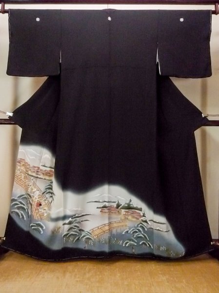 画像1: O0509T 女性用留袖  シルク（正絹） 黒, 松/松葉 【中古】【USED】【リサイクル】 ★★★☆☆【O0509T】 (1)