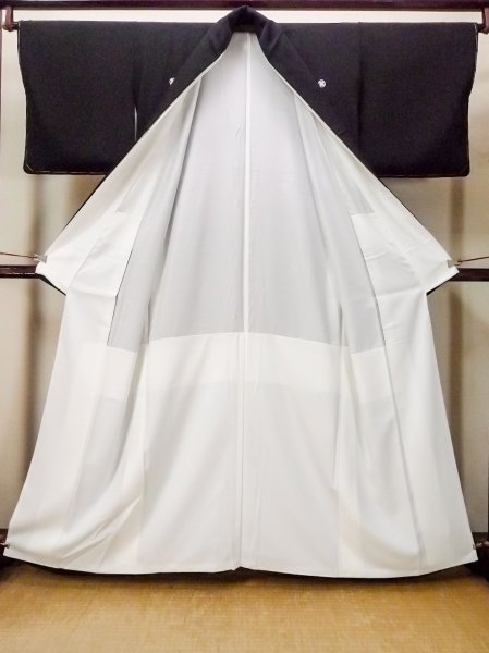 画像3: O0509T 女性用留袖  シルク（正絹） 黒, 松/松葉 【中古】【USED】【リサイクル】 ★★★☆☆【O0509T】 (3)