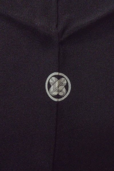 画像4: O0509T 女性用留袖  シルク（正絹） 黒, 松/松葉 【中古】【USED】【リサイクル】 ★★★☆☆【O0509T】 (4)