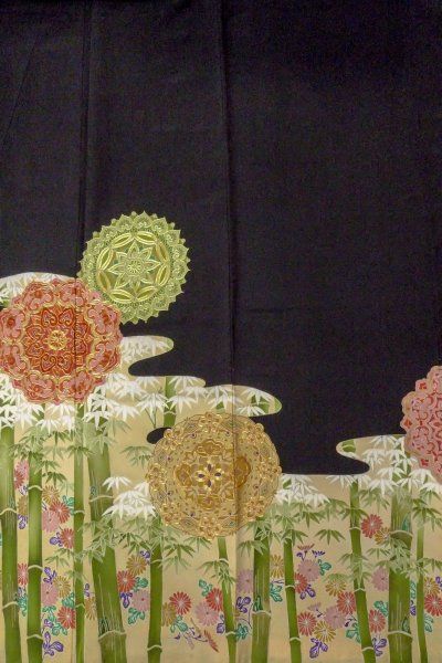 画像5: O0509W 女性用留袖  シルク（正絹） 黒, 菊 【中古】【USED】【リサイクル】 ★★★☆☆【O0509W】 (5)