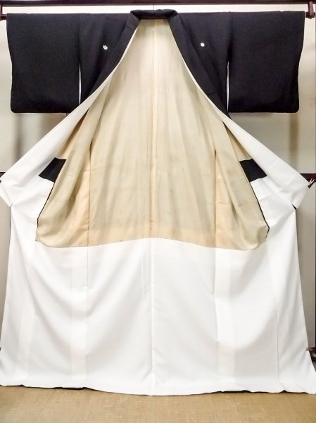 画像3: O0509X 女性用留袖  シルク（正絹） 黒, 梅 【中古】【USED】【リサイクル】 ★★☆☆☆【O0509X】 (3)