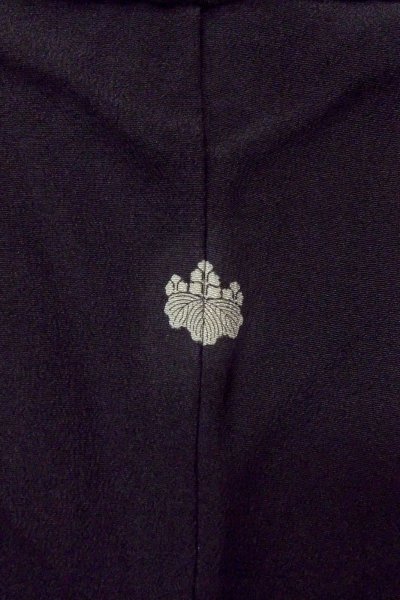 画像4: O0509X 女性用留袖  シルク（正絹） 黒, 梅 【中古】【USED】【リサイクル】 ★★☆☆☆【O0509X】 (4)